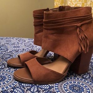 Vegan Suede Crown Vintage block heels